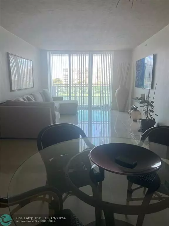 Hollywood, FL 33019,3000 S Ocean Dr  #312