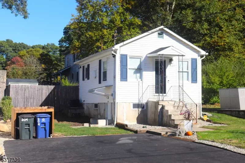 209 Windsor Ave, Hopatcong Boro, NJ 07843