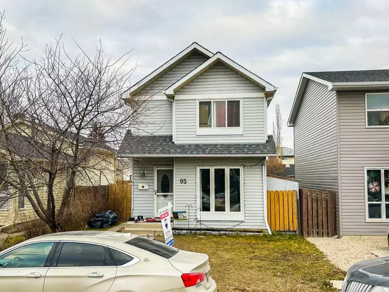 95 Castlegreen Close Northeast, Calgary, AB T3J 1Y6