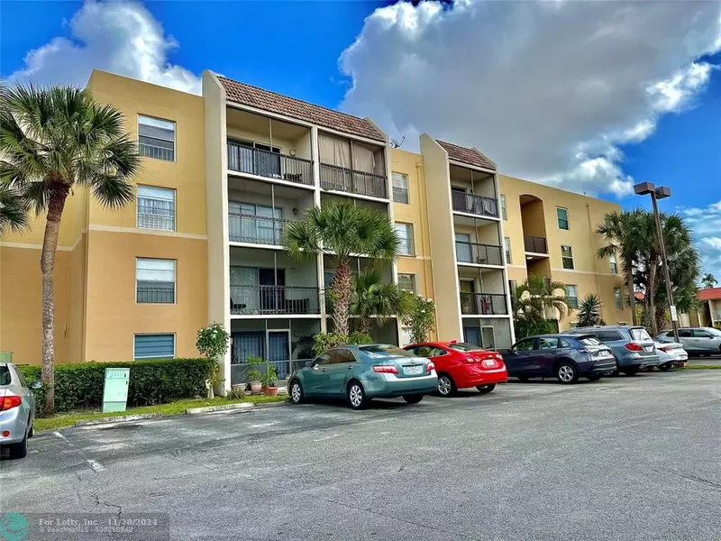 8005 Lake Dr  #213, Doral, FL 33166