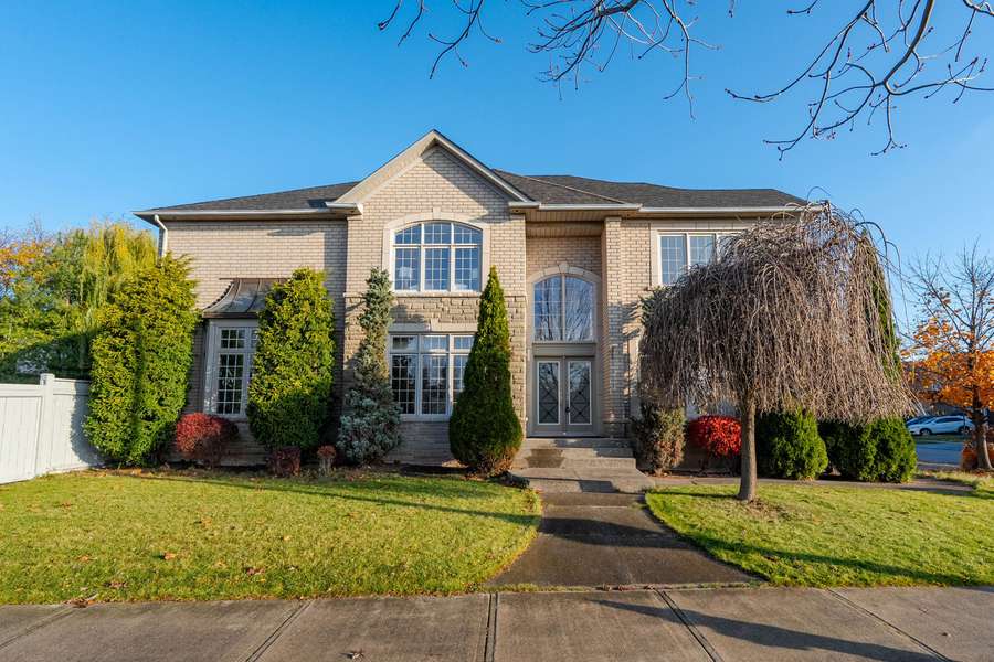 2349 Glenfield RD, Oakville, ON L6M 3V1