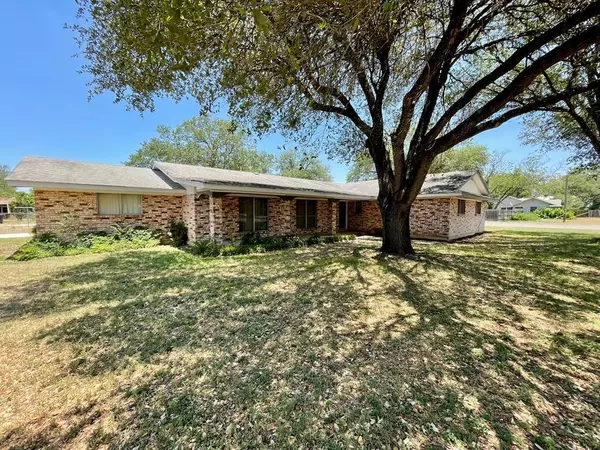 1302 22nd St, Hondo, TX 78861