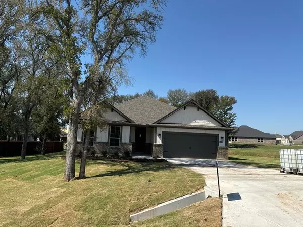 409 Guadeloupe Lane, Springtown, TX 76082