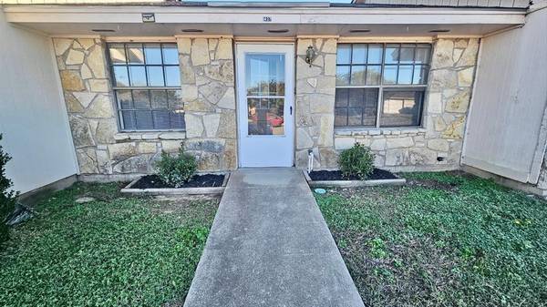 1427 Walters Drive, Granbury, TX 76048