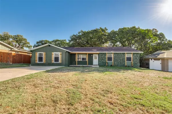 904 Mccurry Avenue, Bedford, TX 76022