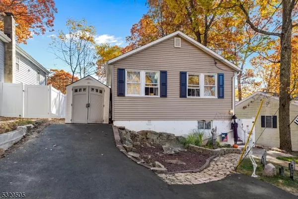 313 Windsor Ave, Hopatcong Boro, NJ 07843