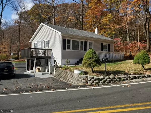 14 Northwestern Way, Hopatcong Boro, NJ 07843