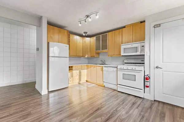 Calgary, AB T2T 4A3,3712 15 ST SW