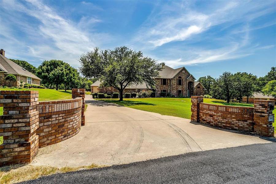 2816 Bent Oaks Drive, Burleson, TX 76028