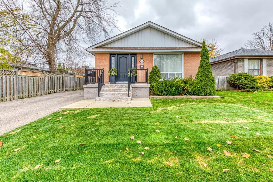 39 Buckley CRES, Toronto W09, ON M9R 3K4