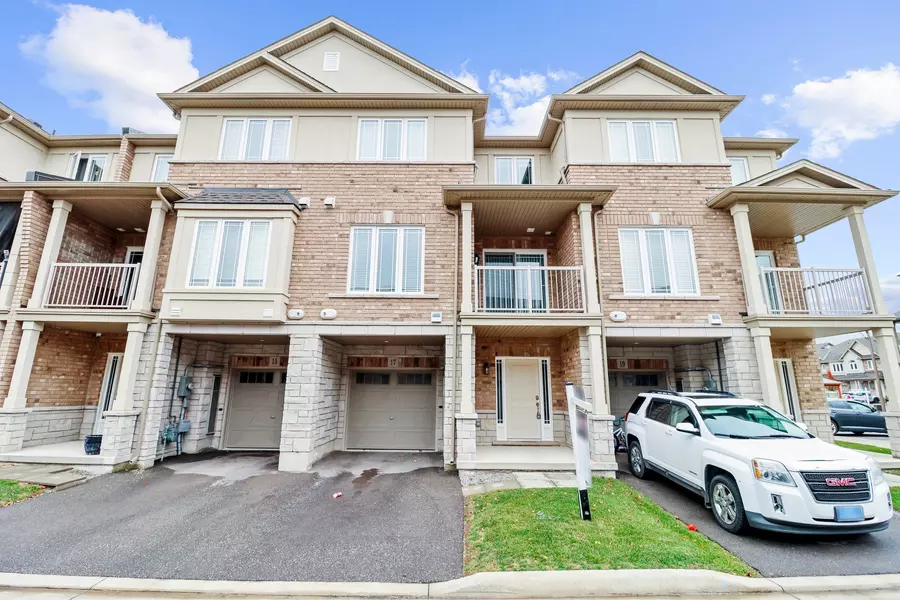 17 Laguna Village CRES, Hamilton, ON L8M 3M7