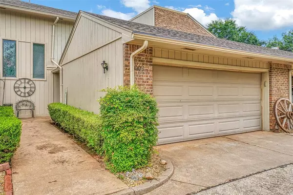 1009 Cardinal Court, Clinton, OK 73601