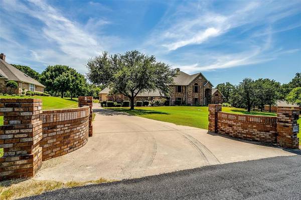 2816 Bent Oaks Drive,  Burleson,  TX 76028