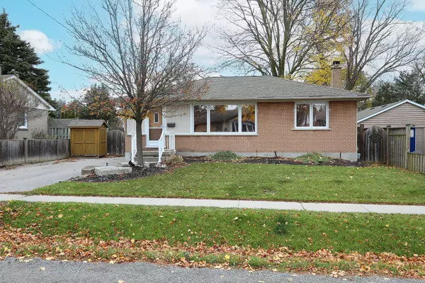 207 Lee AVE, Whitby, ON L1N 5L4