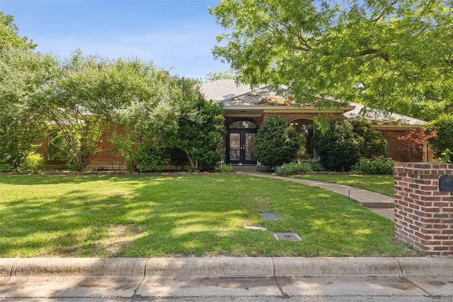 3463 Lantern Hollow Street, Fort Worth, TX 76109