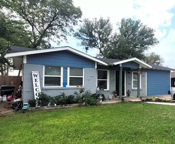 6729 Wallis Road, Lake Worth, TX 76135