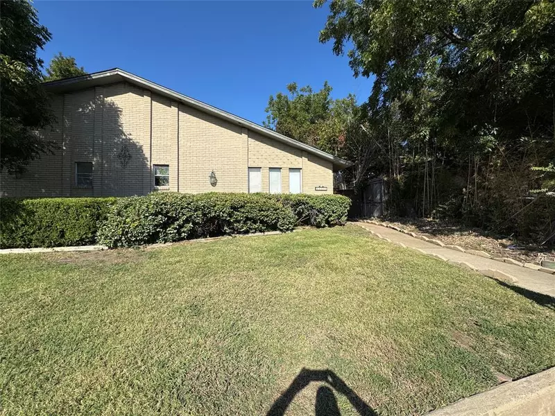 13359 Kit Lane, Dallas, TX 75240