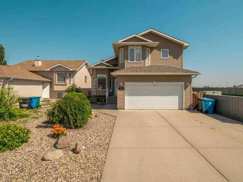 35 Fairmont Gate South, Lethbridge, AB T1K 7M7