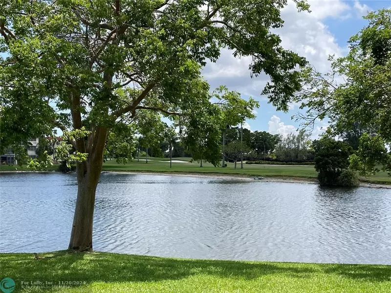 9500 N Hollybrook Lake Dr  #103, Pembroke Pines, FL 33025