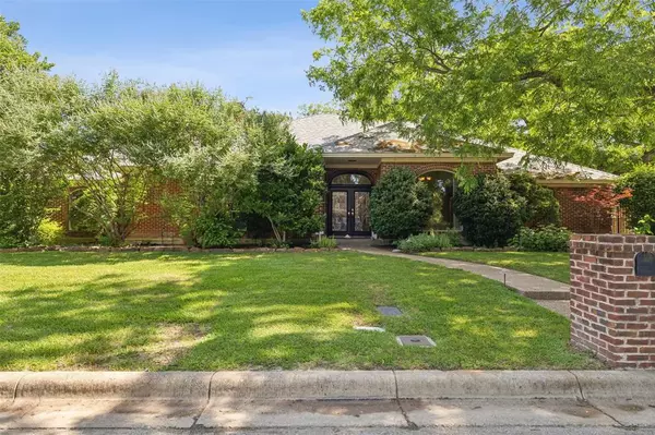 3463 Lantern Hollow Street, Fort Worth, TX 76109