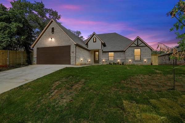 321 Norman Drive, Euless, TX 76040