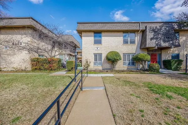 Fort Worth, TX 76109,4320 Bellaire Drive S #206W