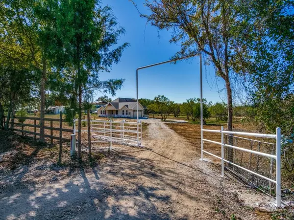 2860 CR 312, Cleburne, TX 76063