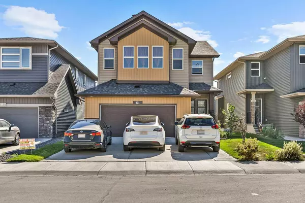 221 Corner Meadows MNR Northeast, Calgary, AB T3N 1J7