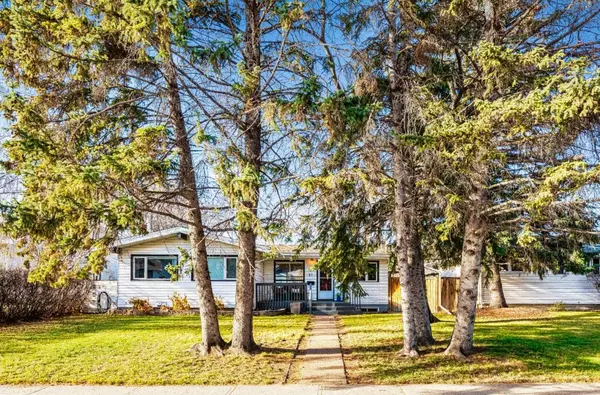 21 Holden RD Southwest, Calgary, AB T2V 3E7