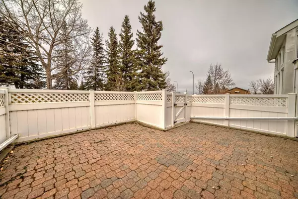 Calgary, AB T3K 1Y7,28 Berwick CRES NW #23