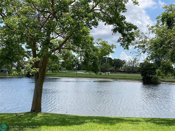 9500 N Hollybrook Lake Dr  #103, Pembroke Pines, FL 33025