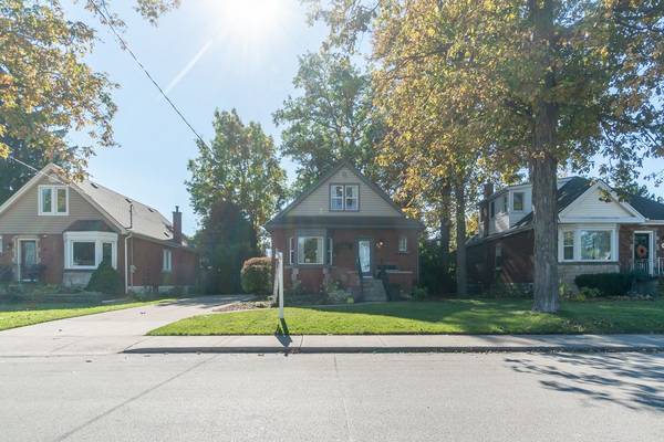 94 Queensdale AVE E, Hamilton, ON L9A 1K3