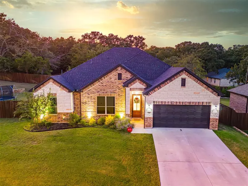 508 Woodland Drive, Azle, TX 76020