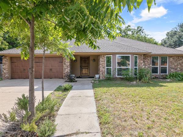 312 Rim Rock Drive, Fort Worth, TX 76108