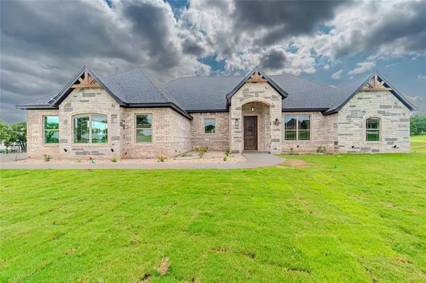 203 Maverick Court, Granbury, TX 76049