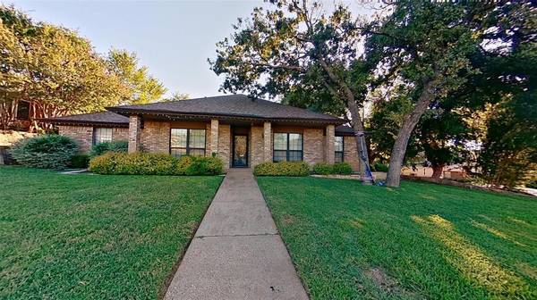 2628 Riveroaks Drive, Arlington, TX 76006