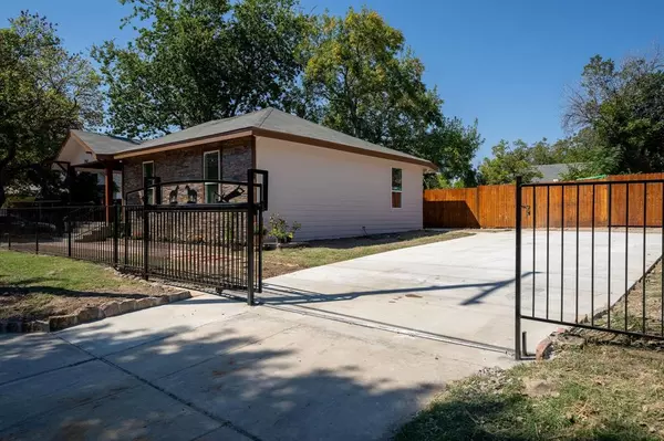 Fort Worth, TX 76106,2401 Macie Avenue