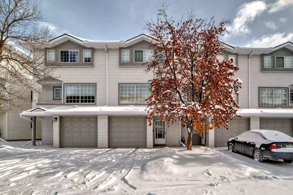 12 Kingsland Villas Southwest, Calgary, AB T2V 5J9