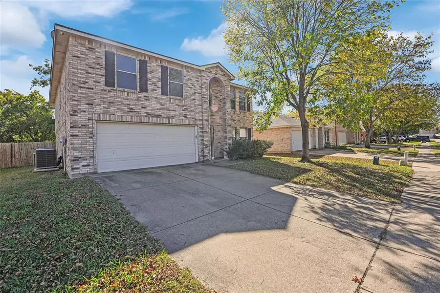 6048 Crescenzio Drive, Grand Prairie, TX 75052