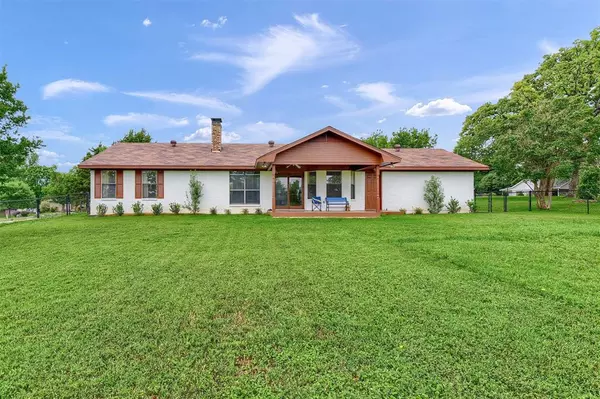 407 Cocopa Drive, Lake Kiowa, TX 76240