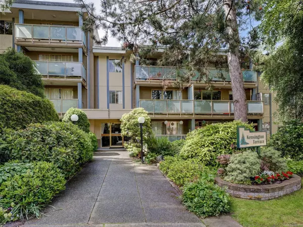 1025 Inverness Rd #302, Saanich, BC V8X 2S2