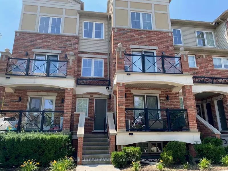 19 Hays BLVD #1, Oakville, ON L6H 0H8