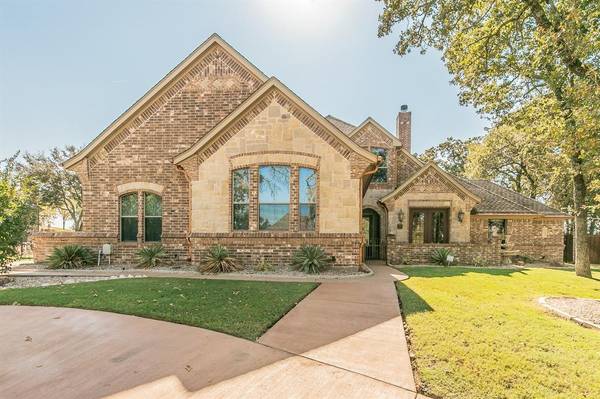 5829 Lakeside Drive, Fort Worth, TX 76179