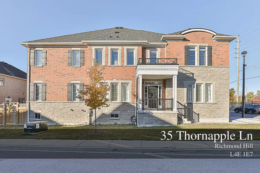 35 Thornapple LN, Richmond Hill, ON L4E 1E7