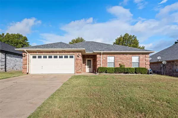 1506 Clover Lane, Granbury, TX 76048