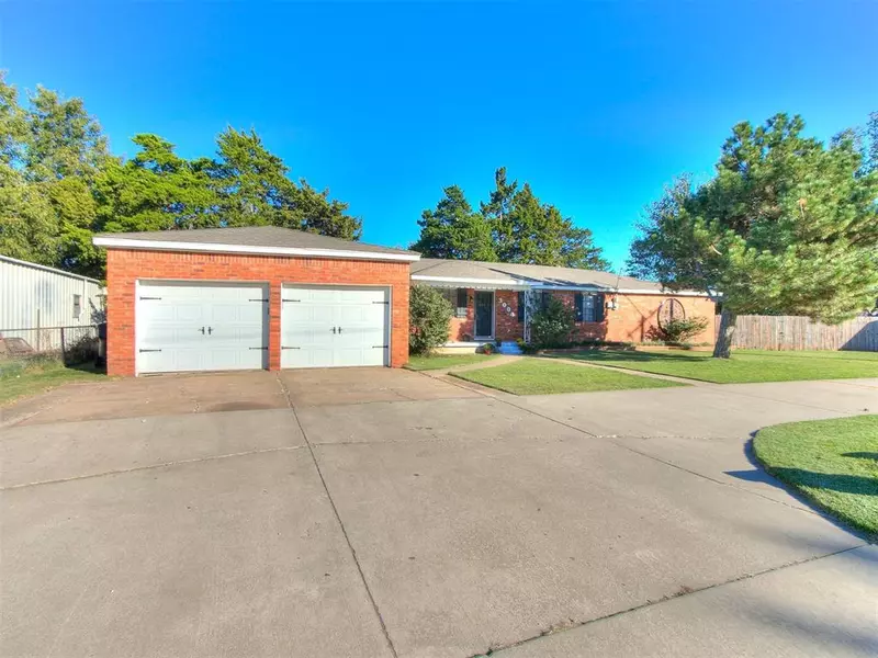 3004 N Santa Fe Avenue, Moore, OK 73160