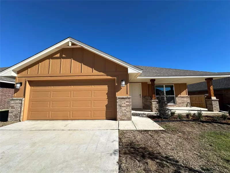 1108 Acacia Creek Drive, Yukon, OK 73099