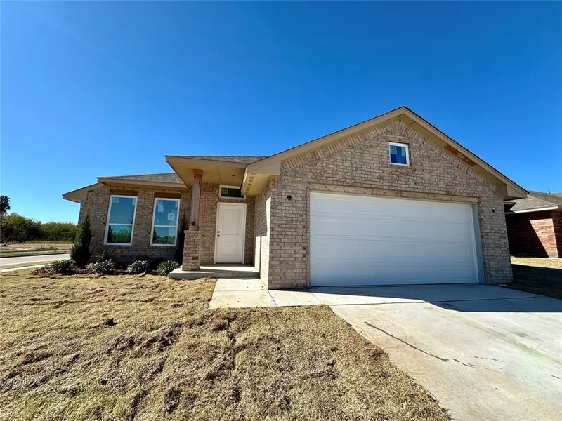 1121 Acacia Creek Drive, Yukon, OK 73099