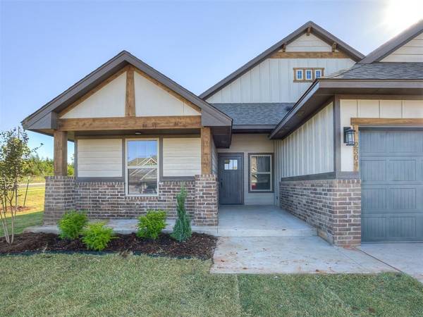 2304 Creekview Trail, Moore, OK 73160