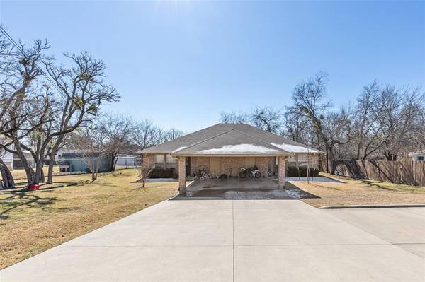 403 W Brady Street, Decatur, TX 76234